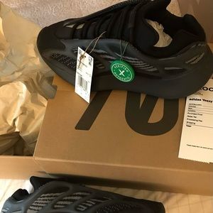 Adidas yeezy 700